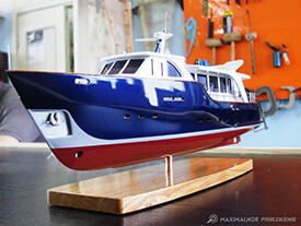 Модель моторной яхты 2