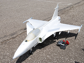 Радиоуправляемая модель копия самолета Gripen. 